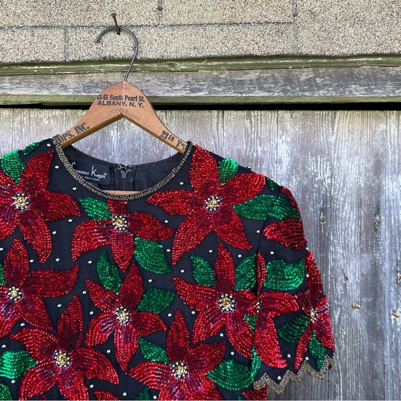 Vintage 80s Silk and Sequins Party Poinsettia Top - Picture 3 of 10